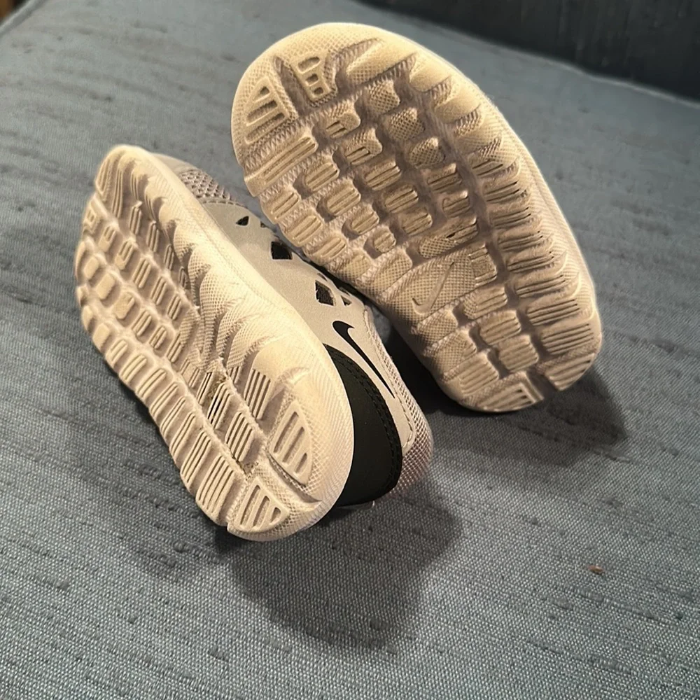 Gray Nike baby boy shoes - Picture 7 of 7